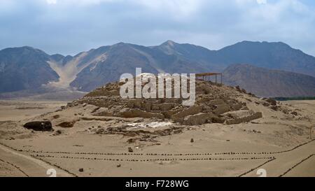 Caral, site du patrimoine mondial de l'UNESCO et la plus ancienne ville des Amériques. Situé dans la vallée de Supe, 200km au nord de Lima, Pérou Banque D'Images