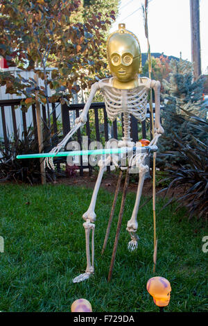 Halloween sur Russell Street à Berkeley en Californie. Surtout pour les enfants, mais les adultes ne peuvent pas résister ! Banque D'Images