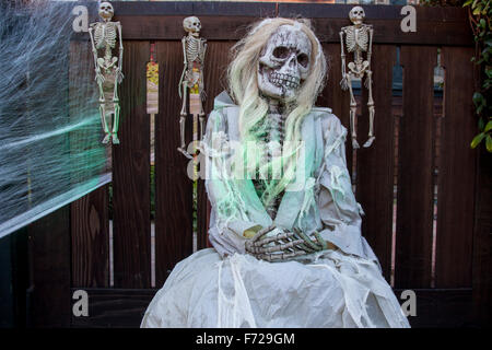 Halloween sur Russell Street à Berkeley en Californie. Surtout pour les enfants, mais les adultes ne peuvent pas résister ! Banque D'Images