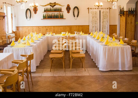 Table de fête place paramètres - table de mariage Banque D'Images