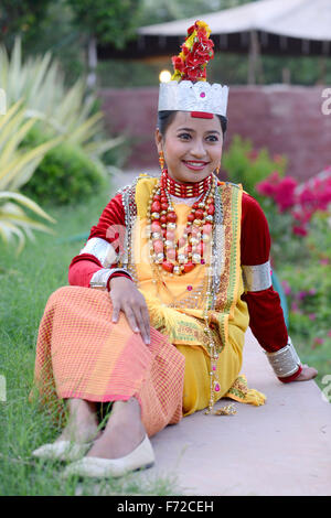 Couple portant des vêtements traditionnels, Meghalaya, en Inde, en Asie, M.# 786 Banque D'Images