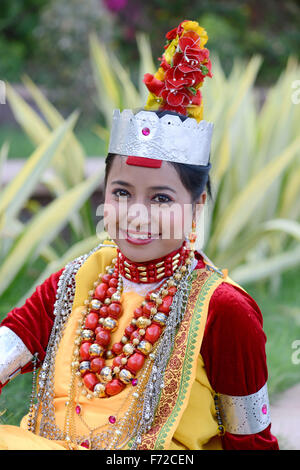 Couple portant des vêtements traditionnels, Meghalaya, en Inde, en Asie, M.# 786 Banque D'Images