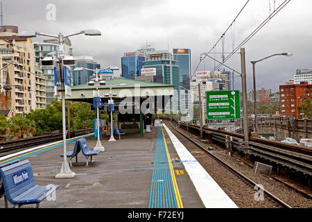 Milsons point, plate-forme de la gare ferroviaire, Sydney, Nouvelle-Galles du Sud, Australie Banque D'Images