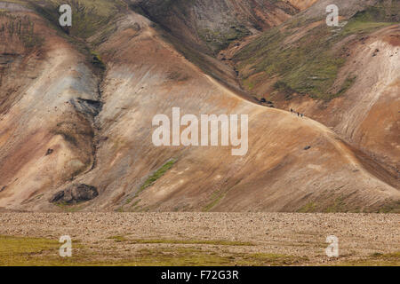 Paysage volcanique avec des formations de rhyolite à Fjallabak Iceland Banque D'Images