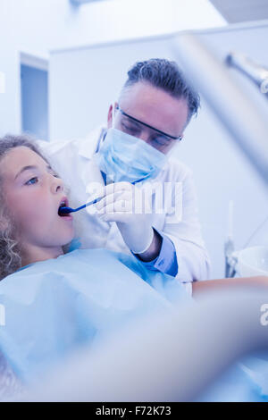 Pédodontiste son jeune patient
