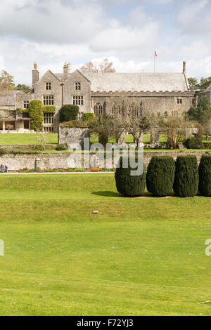 La grande salle, dans les jardins de Totnes Dartington Hall South Devon England UK Banque D'Images