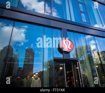 Un magasin lululemon athletica à Union Square à New York, le vendredi, Novembre 13, 2015. (© Richard B. Levine) Banque D'Images