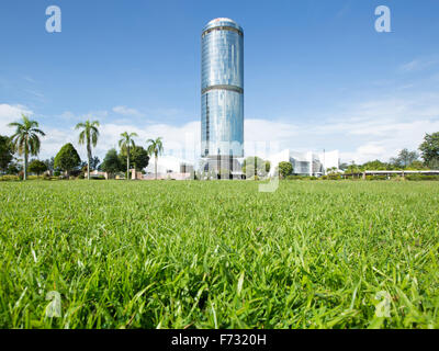 Kota Kinabalu, Sabah, Malaisie- novembre 22,2015 : Tun Mustapha Tower est situé à Kota Kinabalu, Malaisie. Banque D'Images