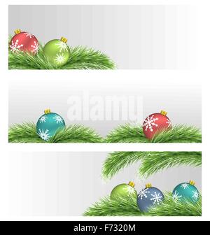 Boules de Noël sur des branches de pins Illustration de Vecteur