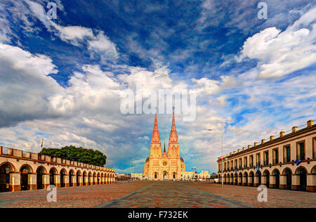 La cathédrale de Lujan. L'état de Buenos Aires, Argentine. Banque D'Images