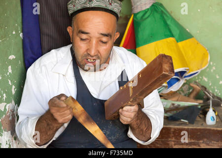 Instrument de musique fait à la main, vieille ville de Kashgar, région autonome de Xinjiang, Chine. Banque D'Images