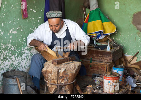 Instrument de musique faite à la main, la vieille ville de Kashgar, dans la Région autonome ouïgoure du Xinjiang, en Chine. Banque D'Images