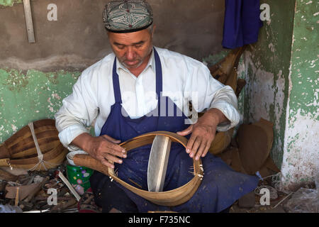 Instrument de musique fait à la main, vieille ville de Kashgar, région autonome de Xinjiang, Chine. Banque D'Images