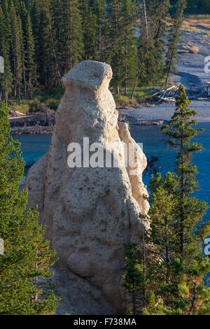 Pyramide de la terre / Hoodoo dans la vallée de la Bow, Banff National Park, Alberta, montagnes Rocheuses, Canada Banque D'Images