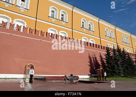 La Tombe du Soldat inconnu sous les murs du Kremlin, Moscou, Russie. Banque D'Images