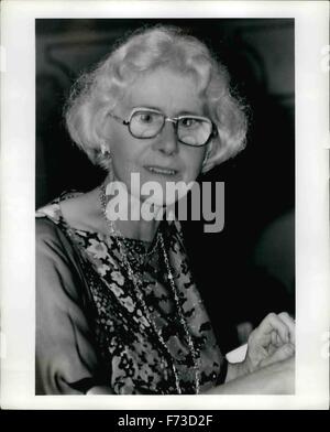 1977 - Les anciens combattants de O.S.S. Dîner : Présentation de la William J. Donovan Award à l'honorable Robert D. Murphy, 18 mai 1977 - Grande salle de bal, Hôtel Pierre, à New York. Photo montre Mme Clare Booth Luce. © Keystone Photos USA/ZUMAPRESS.com/Alamy Live News Banque D'Images