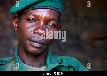 Des soldats congolais chargé de protéger le parc national de Garamba en République démocratique du Congo Banque D'Images