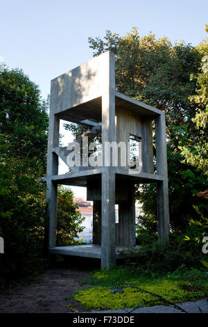 Une sculpture dans le jardin de la Fondation Calouste Gulbenkian, Lisbonne, Portugal Banque D'Images