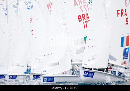 ISAF Sailing World Cup Hyères - Fédération Française de Voile. 470 femmes, Camille Lecointre, Hélène Defrance. Banque D'Images