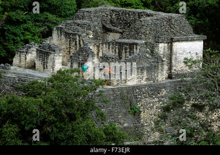 L'exploration au monde 'Perdu' ou Mundo Perdido, Takal National Park, au Guatemala. Banque D'Images