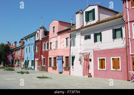 Maisons sur un carré vide, Venise, Italie Banque D'Images