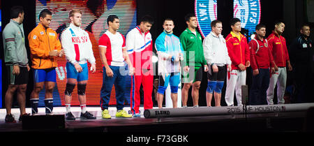 Houston, Texas, USA. 24 Nov, 2015. Le Men's 77 kilo class est d'être reconnue dans la traditionnelle cérémonie de présentation aux Championnats du monde d'haltérophilie à l'à Houston, Texas. Brent Clark/Alamy Live News Banque D'Images