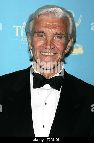 PHOTOS DE FICHIER : DAVID CANARY (Août 25, 1938, Elwood, Indiana - 16 novembre 2015) qui a joué les frères jumeaux Adam et Stuart Chandler sur le soap opera ABC "tous mes enfants, ' est décédé à 77. Secteur de l'agriculture est mort de causes naturelles le 16 novembre, selon un Bouton Funeral Home avis posté le mardi 24 mai. Il laisse par femme, Maureen, et deux enfants adultes. Sur la photo : 15 juin 2008 - New York, New York, États-Unis - David Canary arrive pour le Creative Arts Emmy Awards & Divertissement à Rose Hall © Terry Gatanis/Globe Photos/ZUMAPRESS. Credit : ZUMA Press, Inc./Alamy Live News Banque D'Images