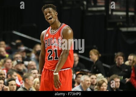 Portland, Oregon, USA. 24 Nov, 2015. JIMMY BUTLER (21) réagit à un appel. Les Portland Trailblazers a accueilli les Chicago Bulls lors de la Moda Center. Photo de David Blair Crédit : David Blair/ZUMA/Alamy Fil Live News Banque D'Images