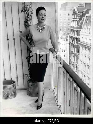 1968 - Dorothy Lamour à Londres pour jouer petite partie en route vers Hong Kong Film ici : Dorothy Lamour, maintenant 46 ans, est arrivé à Londres hier.Elle est ici haut apparaissent dans le Bing Grosby et Bob Hope Film ''Road à Hong Kong'' maintenant un Shepperton Studios. Phot Dorothy Lamour il montre à l'hôtel West End à Londres aujourd'hui. © Keystone Photos USA/ZUMAPRESS.com/Alamy Live News Banque D'Images