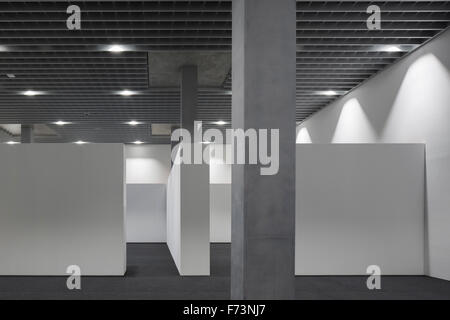 Vide de l'espace d'exposition. Centre d'Art du Lac Lugano, Lugano, Suisse. Architecte : Ivano Gianola Studio d'architettura, 2015. Banque D'Images