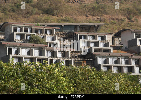 Bâtiment à proximité de dasve lavasa, lac, Pune, Maharashtra, Inde, Asie Banque D'Images