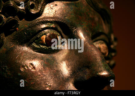 MERIDA, ESPAGNE - 20 mars 2008 : tête de statue en bronze. L'exposition sur Pompéi Musée MNAR de Mérida, Espagne Banque D'Images