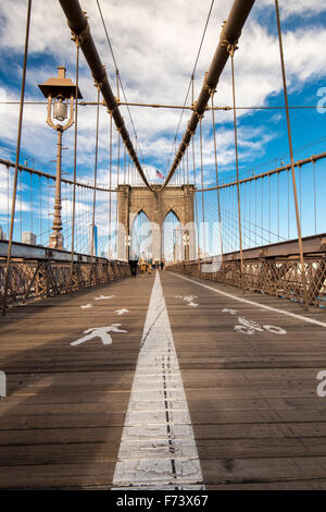 Passerelle piétonne sur le pont de Brooklyn, New York, USA Banque D'Images