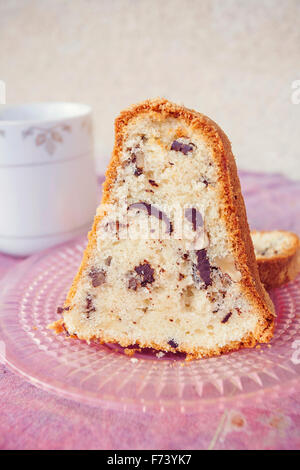 Gâteau traditionnel tchèque avec tasse de thé Banque D'Images