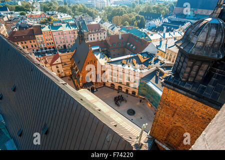 Vue aérienne sur place près de basilique Sainte-Marie dans le vieux centre-ville de Cracovie Banque D'Images