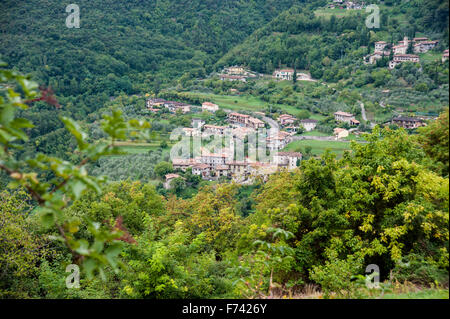 Vue sur Pieve Tremosine, près de Lago di Garda - Italie Banque D'Images
