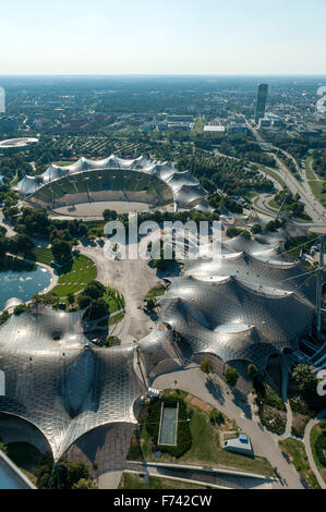 Stade olympique et l'Olympiahalle, Munich, Allemagne Banque D'Images