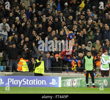 Leage Soccer Ligue des Champions Groupe E match FC Barcelona contre l'AS Roma a joué au Camp Nou à Barcelone, Catalogne, Espagne, le 24 novembre 2015. FC Barcelone, le FC Barcelone, l'attaquant uruguayen Luis Suarez célèbre après avoir marqué. Foto : Stefano Gnech/dpa Banque D'Images