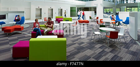 Salon avec coin au campus Microsoft, Thames Valley Park, Reading, England, UK Banque D'Images