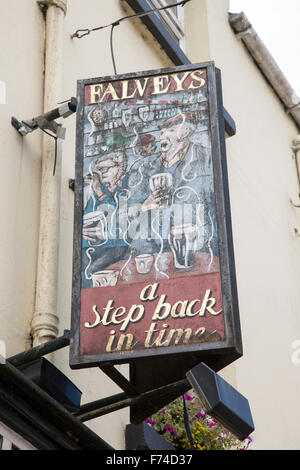 Falveys Bar et pub panneau ; Killorglin ; County Kerry, Ireland Banque D'Images