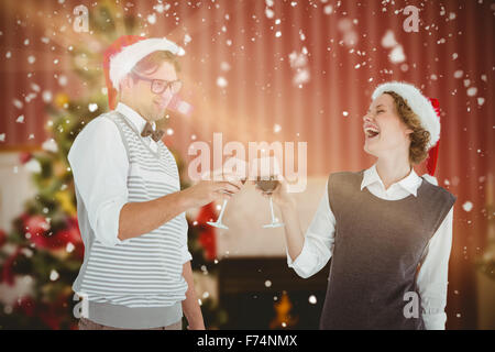 Libre de hipster geek couple drinking red wine Banque D'Images