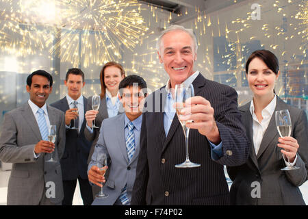 Libre de divers groupe d'entreprise toasting with champagne Banque D'Images
