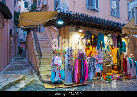 Shop pour les touristes, la vieille ville, la ville de Corfou, Corfou, l'île de Corfou, îles Ioniennes, Grèce Banque D'Images