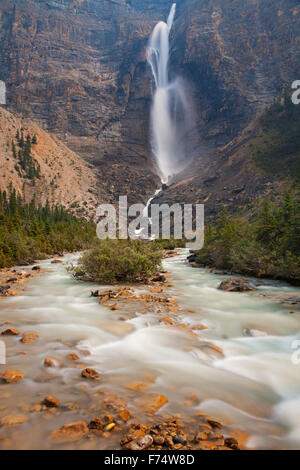 Les chutes Takakkaw dans le parc national Yoho, Colombie-Britannique, Canada, Canadian Rockies Banque D'Images