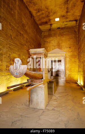 L'Egypte - Edfou, Temple d'Horus, arche d'Horus Banque D'Images