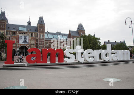I'am Amsterdam signe devant le musée Rijksmuseum à Amsterdam Pays-Bas Banque D'Images