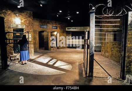 Le Musée de la tolérance et de souvenirs de l'Holocauste' fait partie du Centre Simon Wiesenthal à Los Angeles, Californie, USA. Cette pièce de camps de concentration et d'extermination d'Auschwitz-Birkenau comme contribue à montrer le génocide de six millions de Juifs qui ont été victimes de meurtres de masse pendant le régime nazi d'Adolf Hitler de 1941 à 1945. Banque D'Images