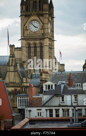 Tour de l'horloge de l'hôtel de ville de Manchester à partir de la rue King Manchester Banque D'Images