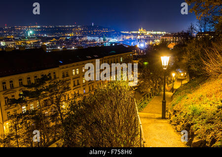 Vue de la nuit de marina situé derrière le château de Vysehrad à Prague Banque D'Images