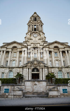 Stockport Town Hall conçu par l'architecte Sir Alfred Brumwell Thomas désigné un bâtiment classé Grade II en 1975 Stone buildi Banque D'Images